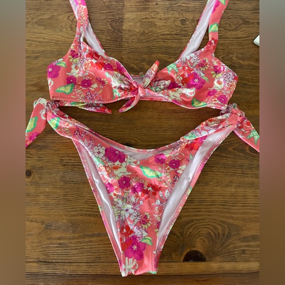 COPY - NWOT Victoria’s Secret Tie side, Bikini Set 👙 - Picture 1 of 5